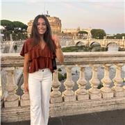 Cursando el segundo año de la carrera de química en la Univeridad de Barcelona y con experiencia de casi dos años como maestra.